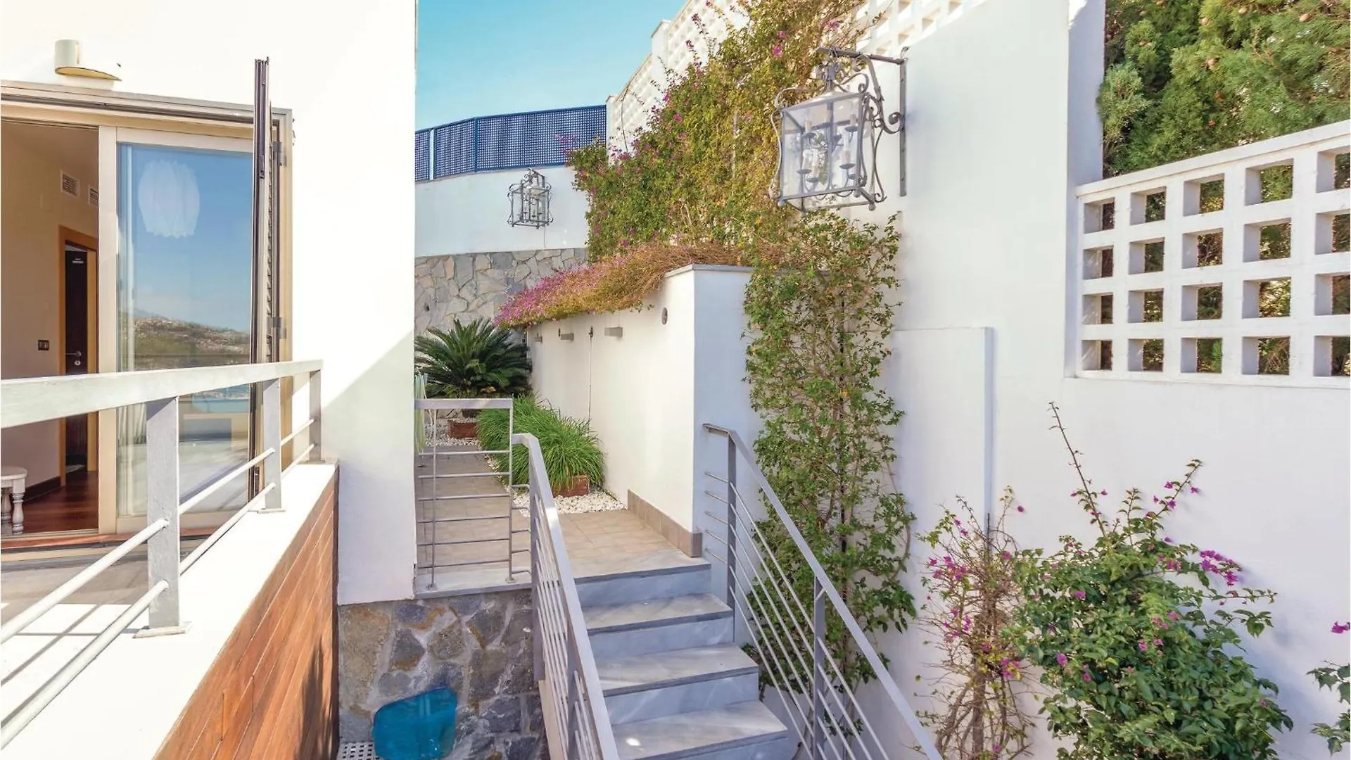 Amazing Home In Almunecar