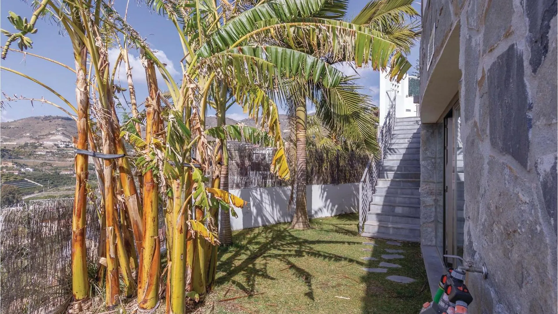 Amazing Home In Almunecar